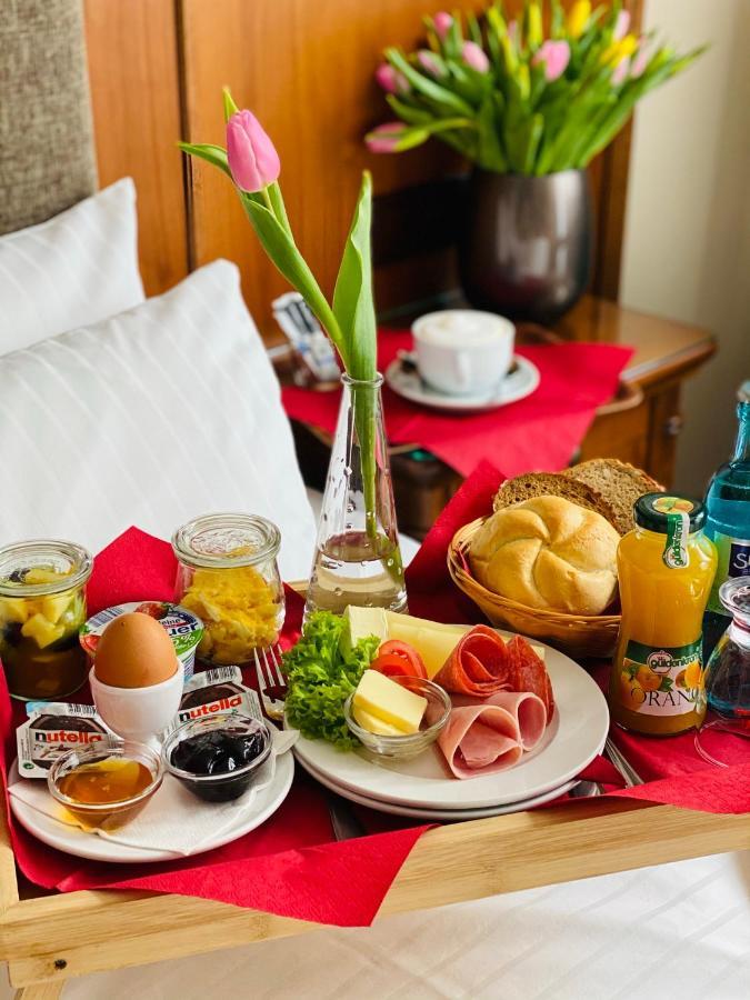 บวร์คโฮเทล เนือร์นแบร์ค Hotel Nuremberg ภายนอก รูปภาพ