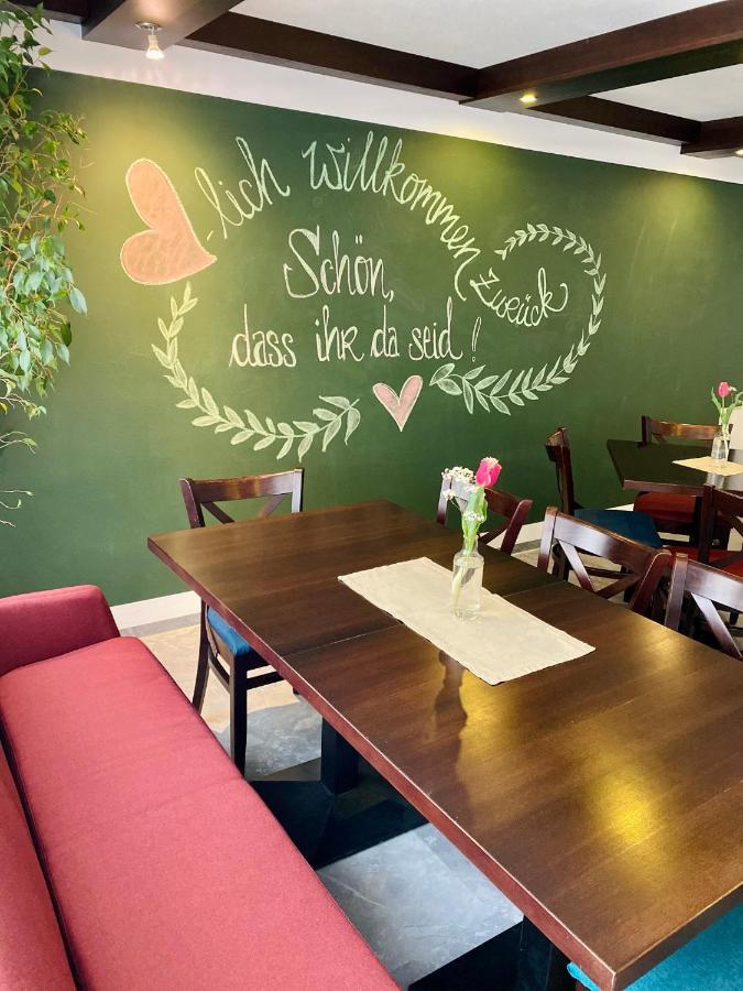 บวร์คโฮเทล เนือร์นแบร์ค Hotel Nuremberg ภายนอก รูปภาพ