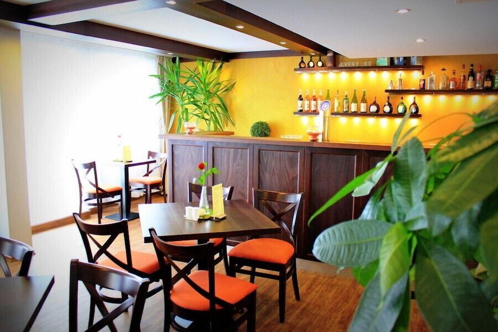 บวร์คโฮเทล เนือร์นแบร์ค Hotel Nuremberg ภายนอก รูปภาพ
