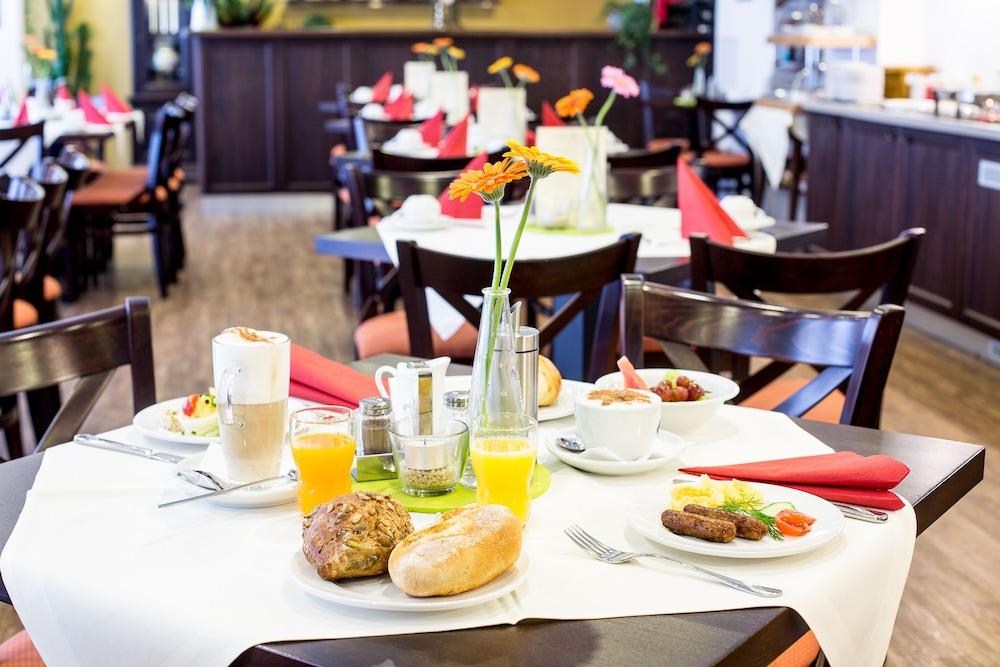 บวร์คโฮเทล เนือร์นแบร์ค Hotel Nuremberg ภายนอก รูปภาพ