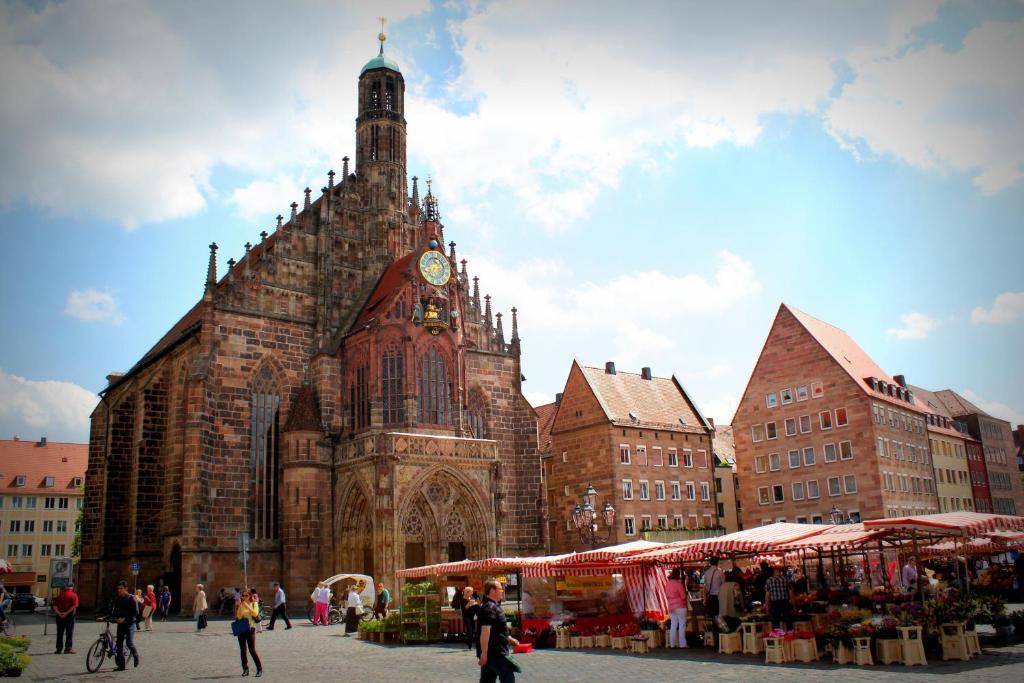 บวร์คโฮเทล เนือร์นแบร์ค Hotel Nuremberg ภายนอก รูปภาพ