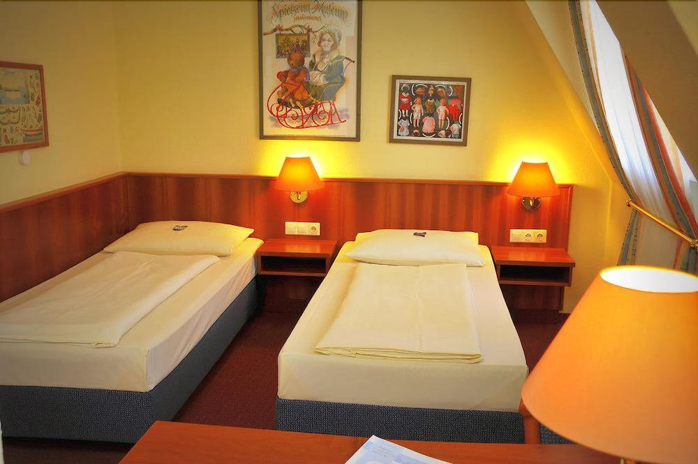 บวร์คโฮเทล เนือร์นแบร์ค Hotel Nuremberg ภายนอก รูปภาพ
