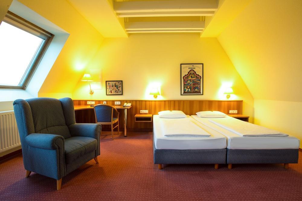 บวร์คโฮเทล เนือร์นแบร์ค Hotel Nuremberg ภายนอก รูปภาพ