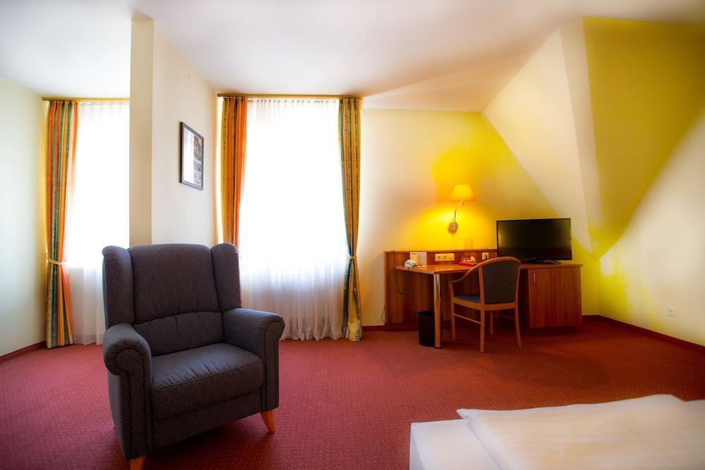 บวร์คโฮเทล เนือร์นแบร์ค Hotel Nuremberg ภายนอก รูปภาพ