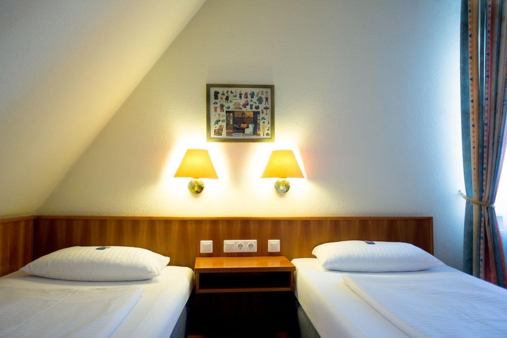 บวร์คโฮเทล เนือร์นแบร์ค Hotel Nuremberg ภายนอก รูปภาพ