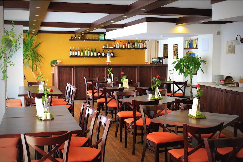 บวร์คโฮเทล เนือร์นแบร์ค Hotel Nuremberg ภายนอก รูปภาพ
