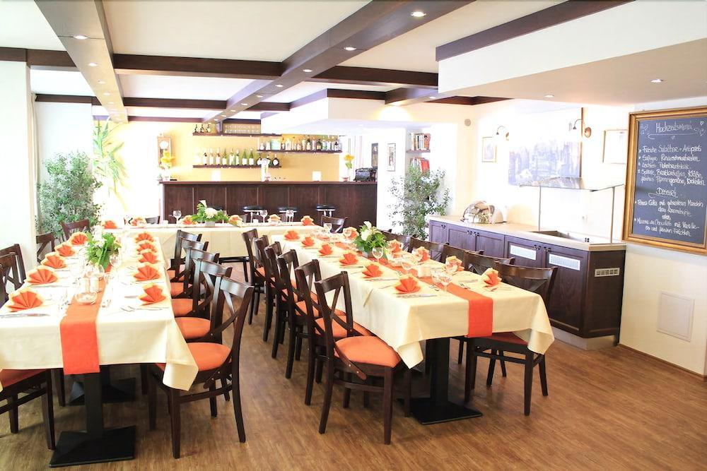 บวร์คโฮเทล เนือร์นแบร์ค Hotel Nuremberg ภายนอก รูปภาพ