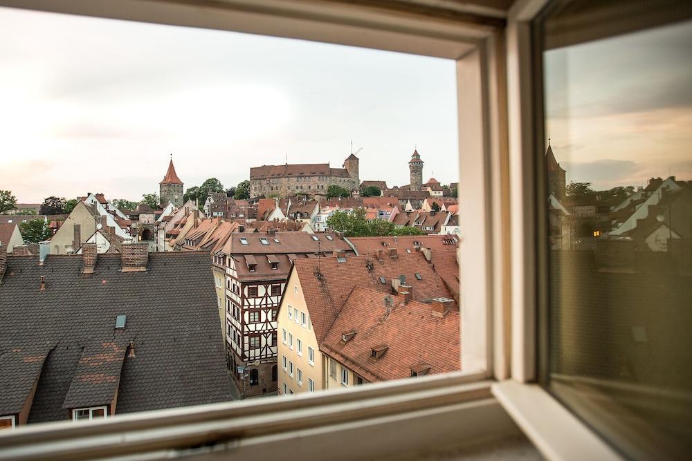บวร์คโฮเทล เนือร์นแบร์ค Hotel Nuremberg ภายนอก รูปภาพ